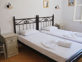 Chambre double avec lits simples